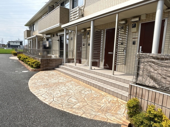 26/29 エントランス