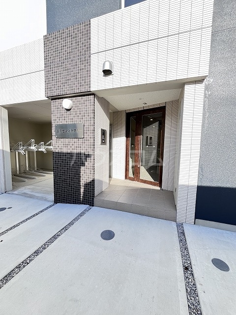 21/29 エントランス