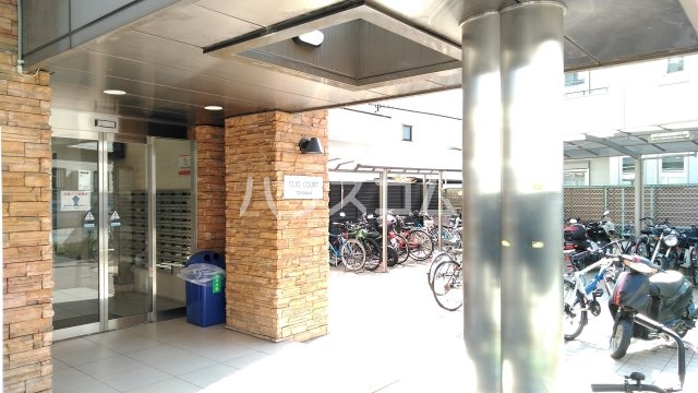 24/30 エントランス