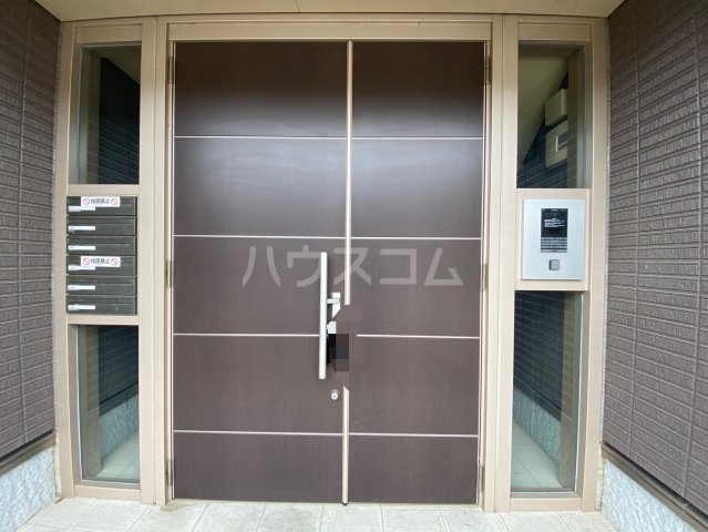 25/30 エントランス