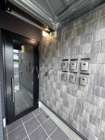 24/30 エントランス