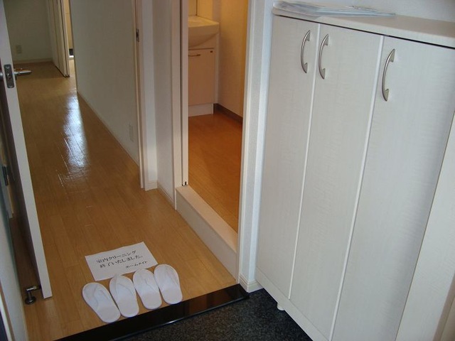 13/25 玄関