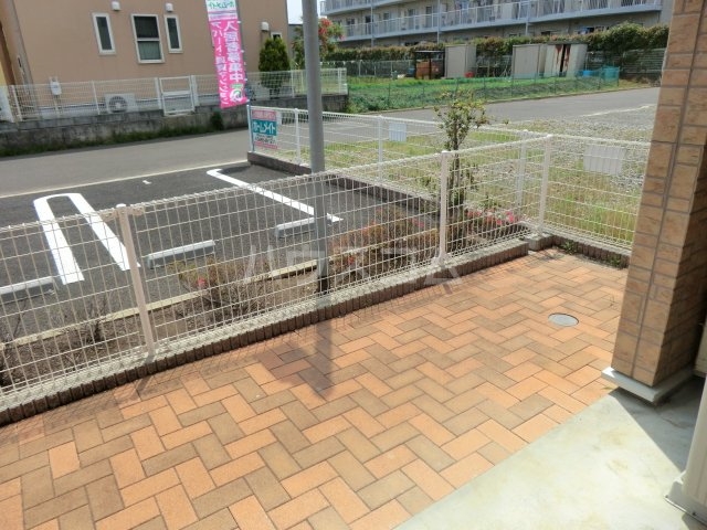 22/28 エントランス