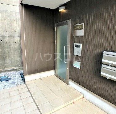 14/18 エントランス