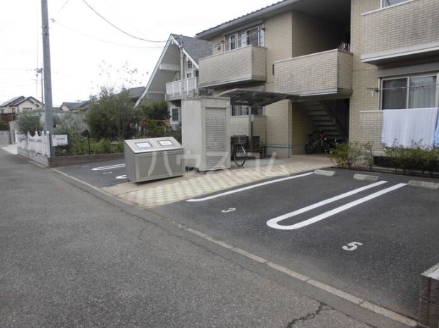 13/19 駐車場