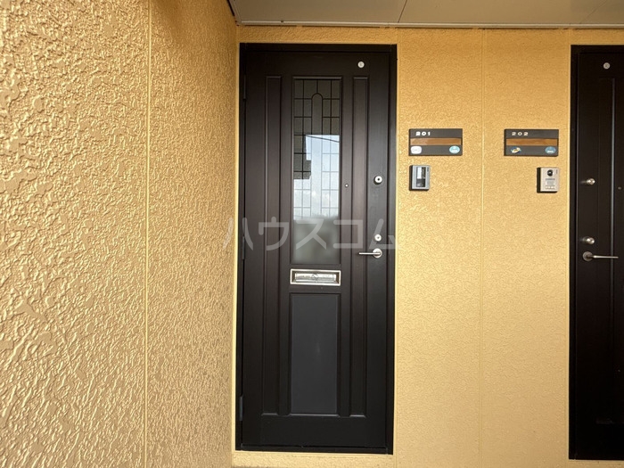 23/27 エントランス