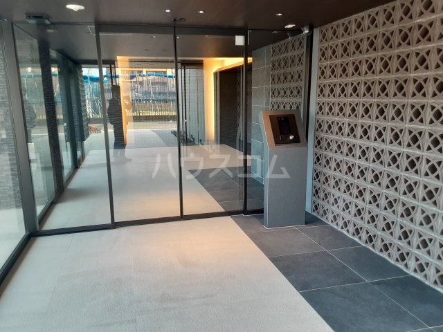 26/30 エントランス