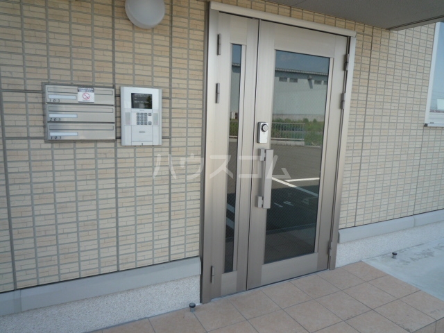 2/5 エントランス