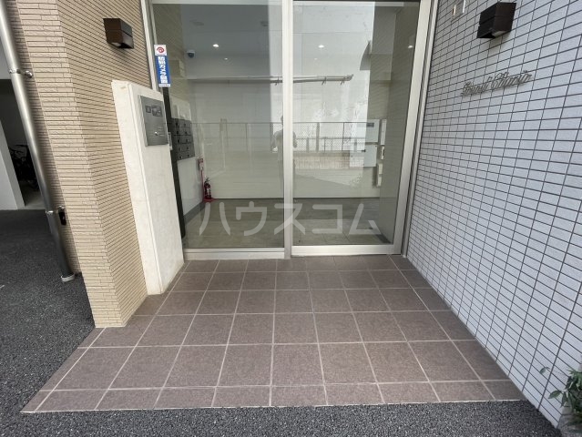 28/30 エントランス