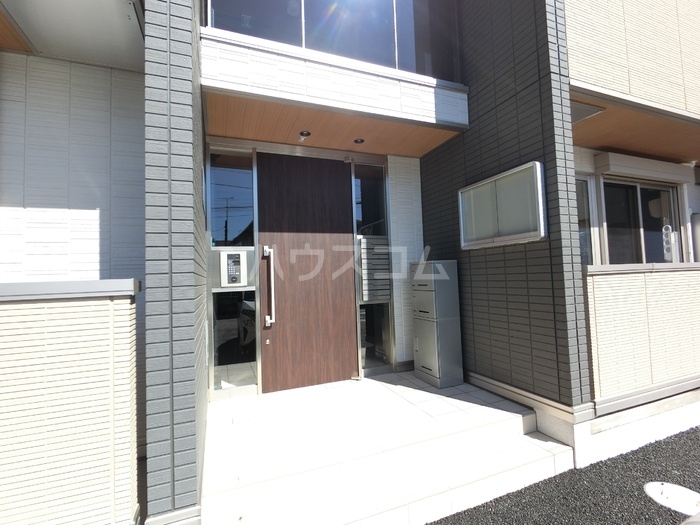 16/27 エントランス