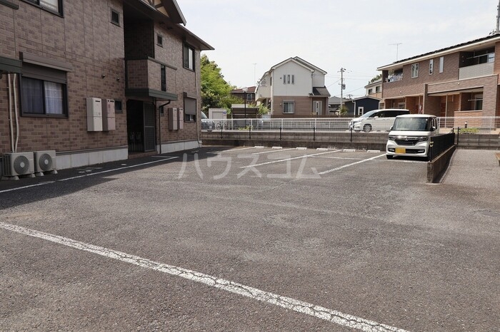 2/5 駐車場