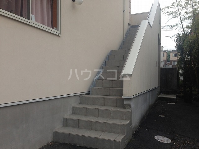 24/30 エントランス