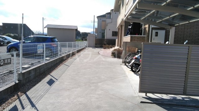 27/30 エントランス