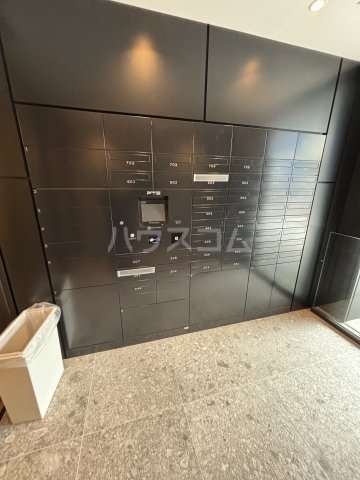 19/30 エントランス