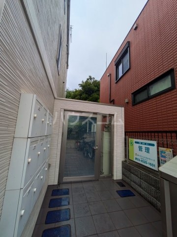 21/30 エントランス