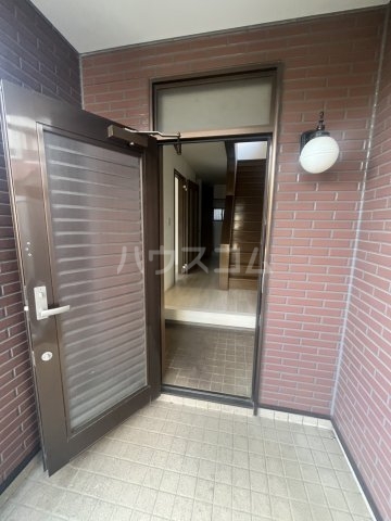 28/30 エントランス