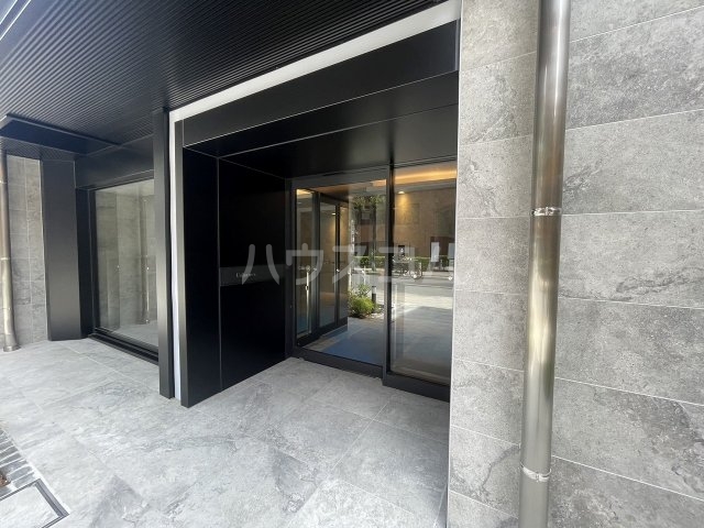 28/30 エントランス