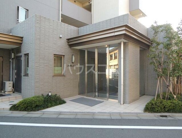 19/30 エントランス