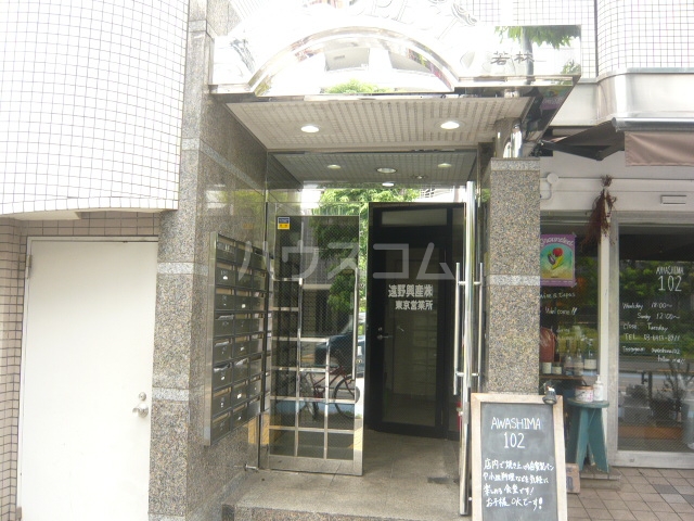 27/30 エントランス