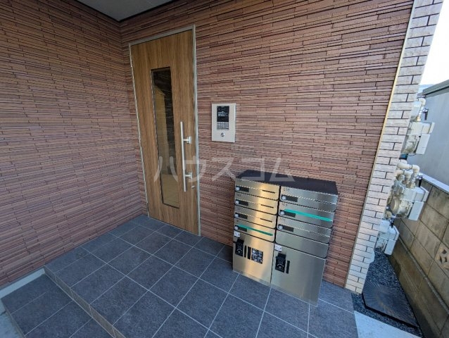 24/30 エントランス