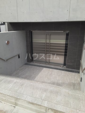 19/27 エントランス