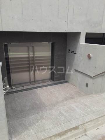 18/26 エントランス