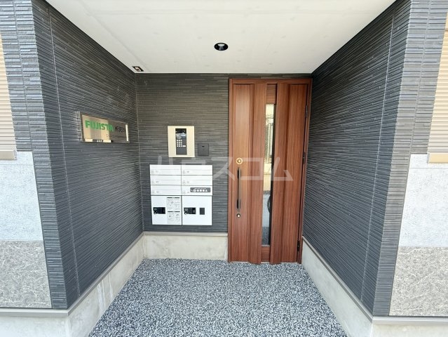 3/4 エントランス