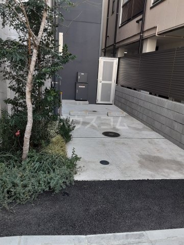 27/30 駐車場