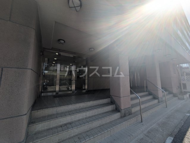 24/30 エントランス
