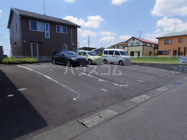 2/3 駐車場