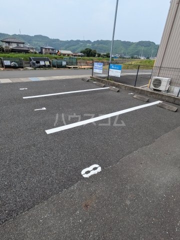 15/15 駐車場