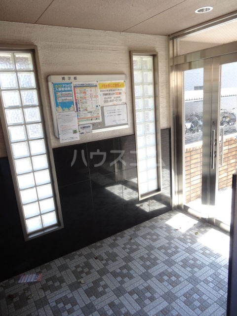 21/27 エントランス