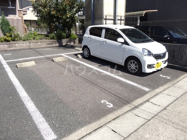 22/27 駐車場