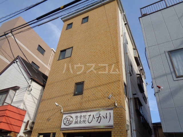 18/27 エントランス