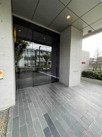 21/30 エントランス