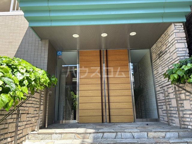 21/26 エントランス