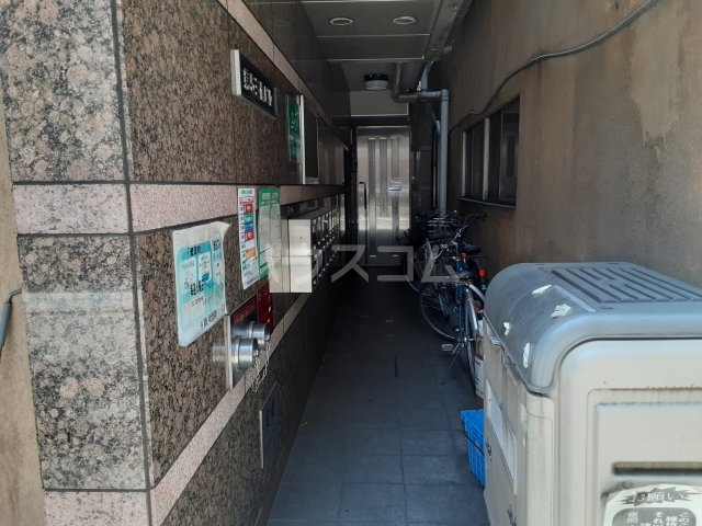 21/29 エントランス