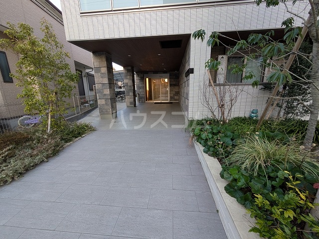 28/30 エントランス