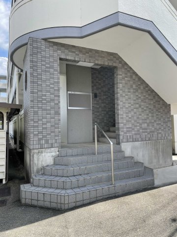 26/30 エントランス