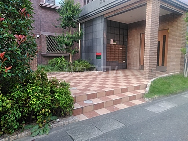 26/30 エントランス