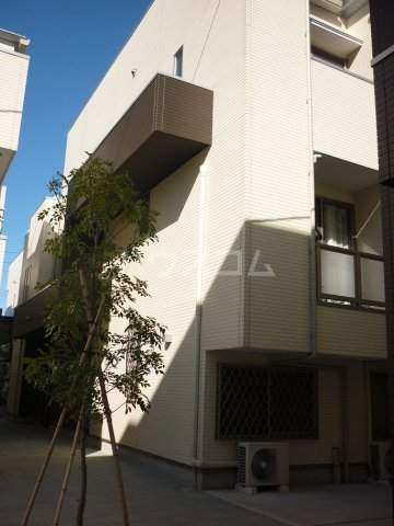 16/19 エントランス