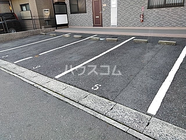 27/30 駐車場