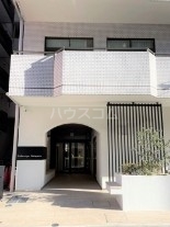 21/30 エントランス