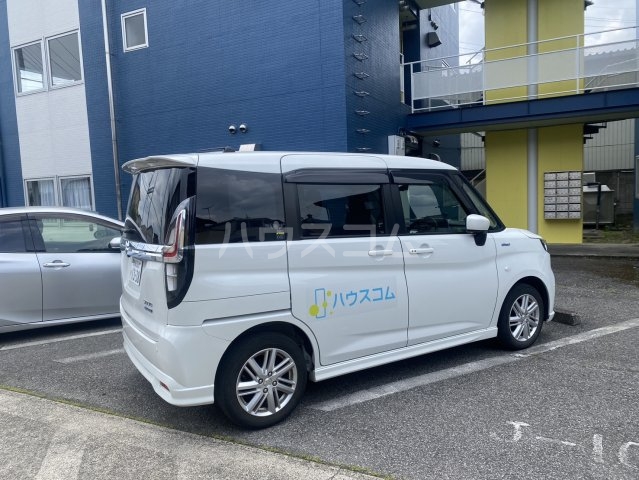 27/30 駐車場