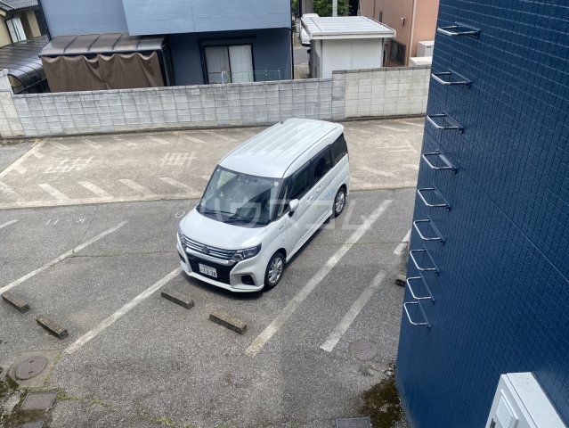 28/30 駐車場