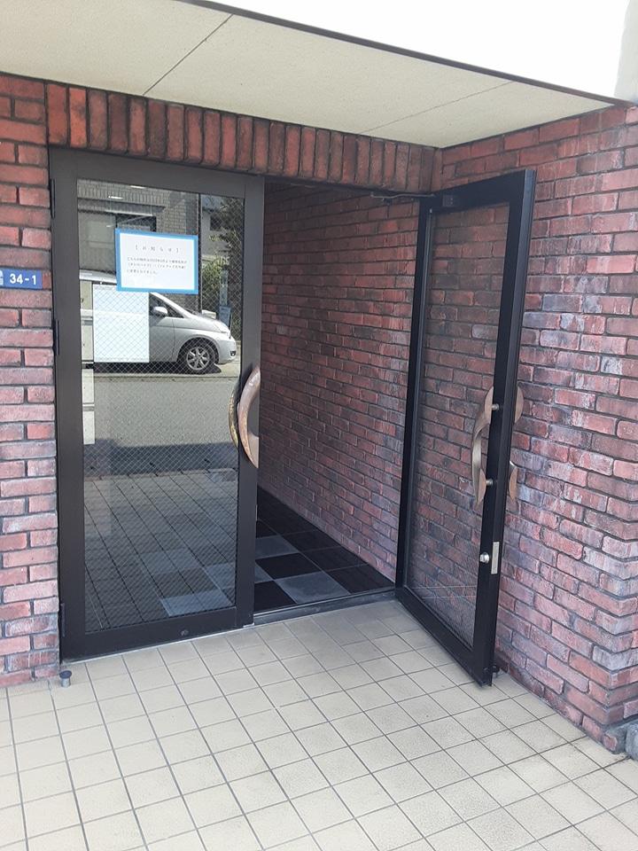 19/27 エントランス