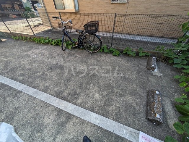 27/30 駐車場