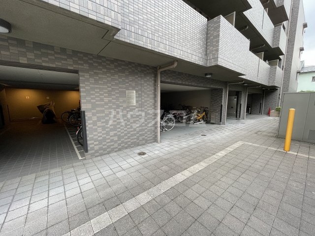 21/30 エントランス