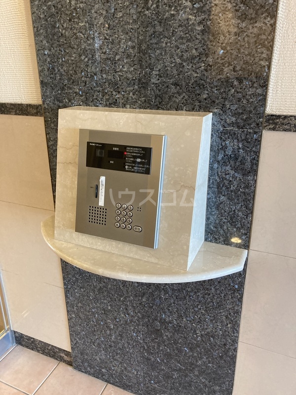 13/14 エントランス