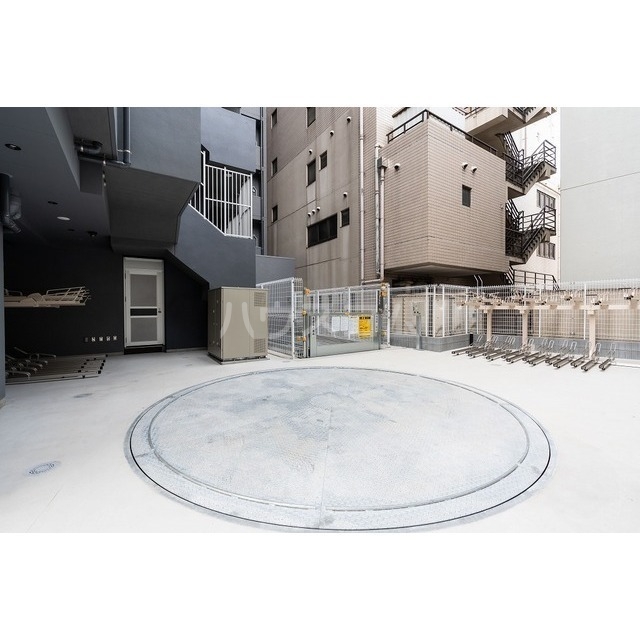 18/28 駐車場